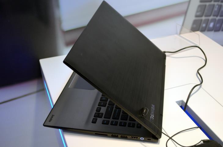 Toshiba Satellite Radius E45DW-C4210 5