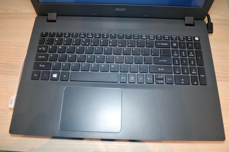 Acer Aspire E 15 E5-573G-52G3 Notebook (15.6" Full HD, Intel i5-6200U, Nvidia 940M, 8GB/1TB