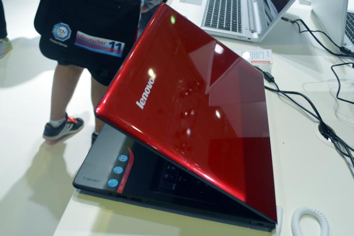 Lenovo 300 Laptop Lid - Red