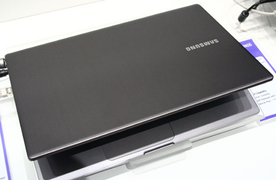 Samsung NP700Z3A-S01US lid